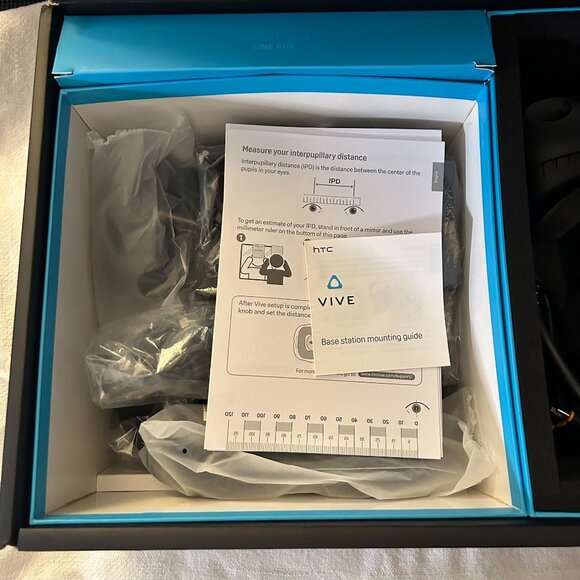 HTC Vive VR Headset Complete Set Full Kit System Virtual Reality for PC With Box - Picture 3 of 12